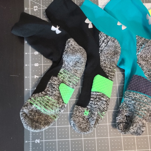 Set of 4 women's under Armour cushioned running socks crew length size m. - Picture 5 of 6